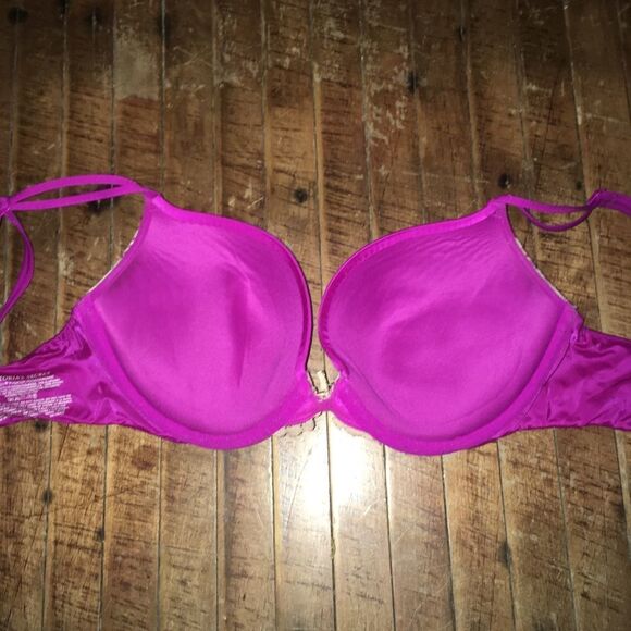 Victoria’s Secret Magenta lace trimmed very sexy push up bra - Picture 2 of 3